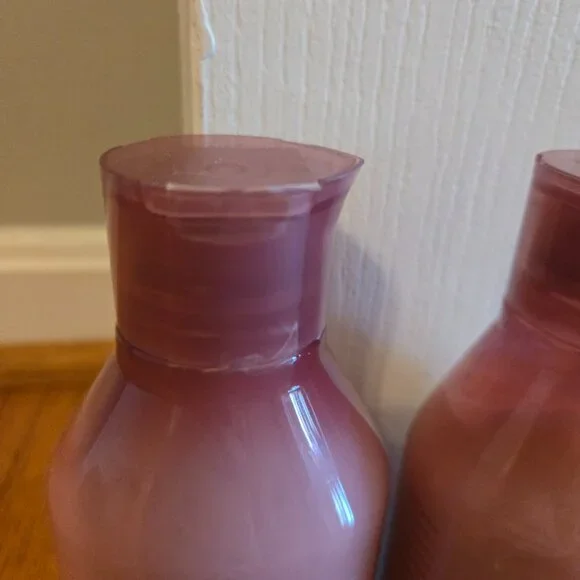 New and unopened Redken Volume Injection Shampoo and Conditioner - Picture 3 of 5